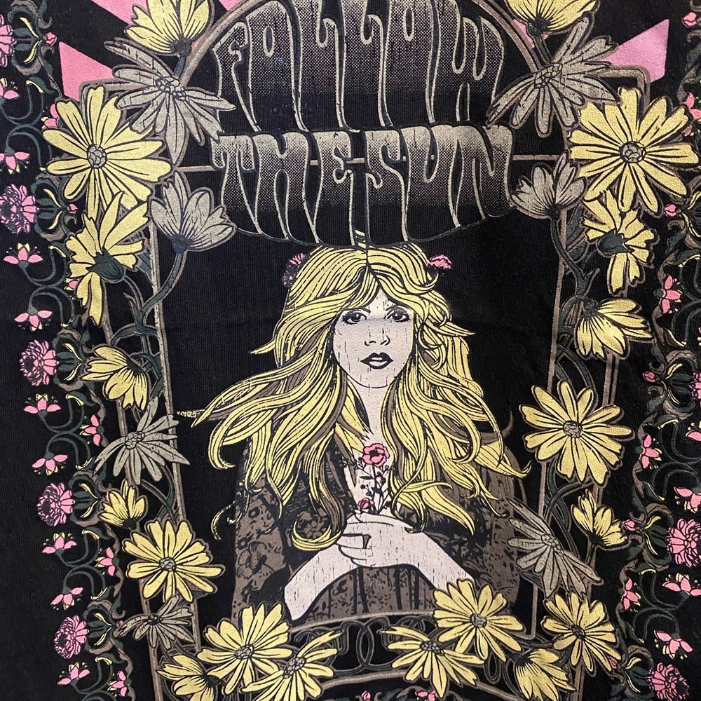 SOLD OUT Stevie Nicks Follow The Sun Graphic Band T-Shirt - Picture 5 of 5